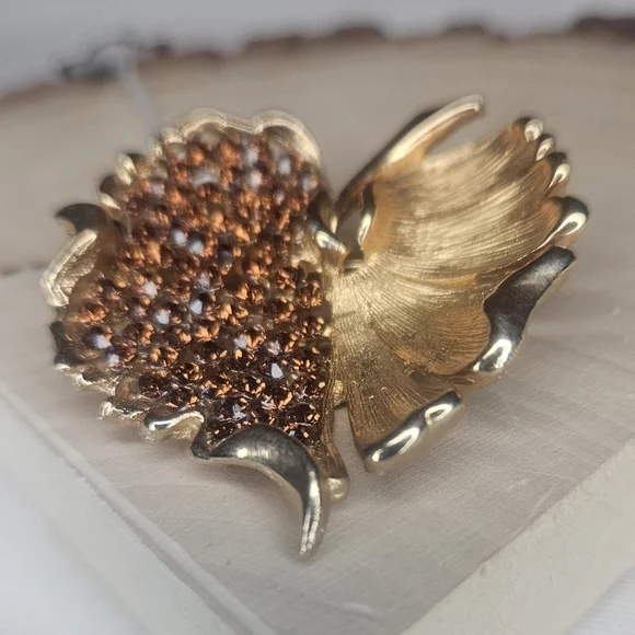 Vintage BSK Ginko Leaf Gold Tone Amber Rhinestone Brooch Leaf Two Tone Brown - Picture 3 of 10